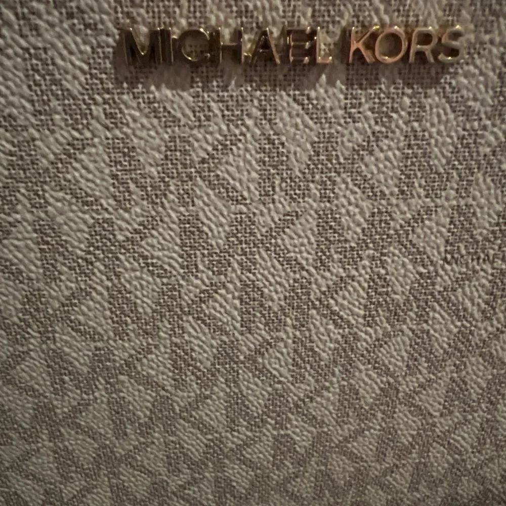 🆕 Michael Kors “Vanilla “ Jet Set Medium Signature Logo Crossbody
